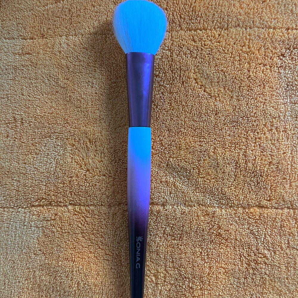 Sonja G Lotus Cheek brush